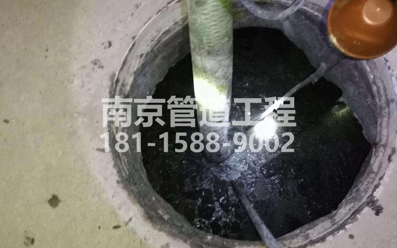 216摄山星城听竹清理化粪池