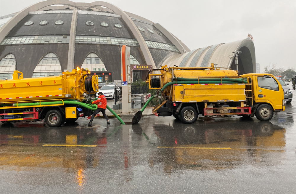 摄山星城听竹商场管道清淤